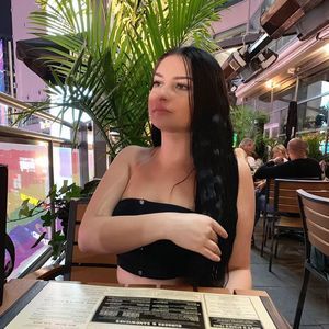 Meet your Posher, Claudia